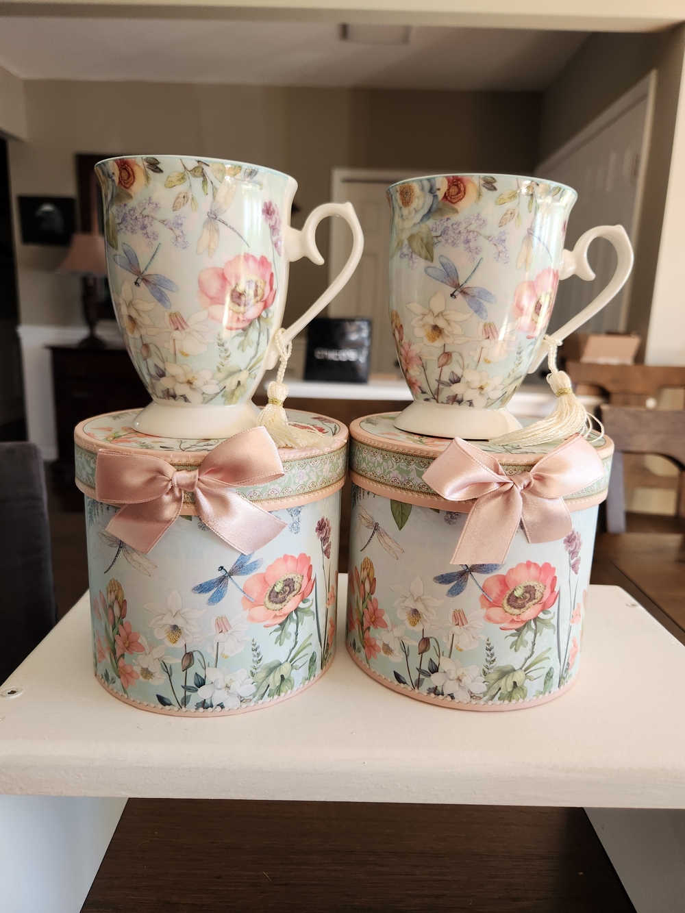Pair Of 10oz Mugs With Dragon Flys & Flowers,Each One Comes With A Flowered Box - Picture 2 of 6